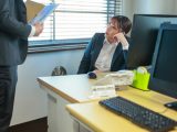 高級デリヘル呼んだら会社の女上司とまさかの遭遇！弱みを握ったので本番禁止のルールを破ってゴム無しSEXし放題！下唇を噛みしめ涙目で俺の濃厚ザーメンを膣受けする姿にガチ興奮！ 夕季ちとせ